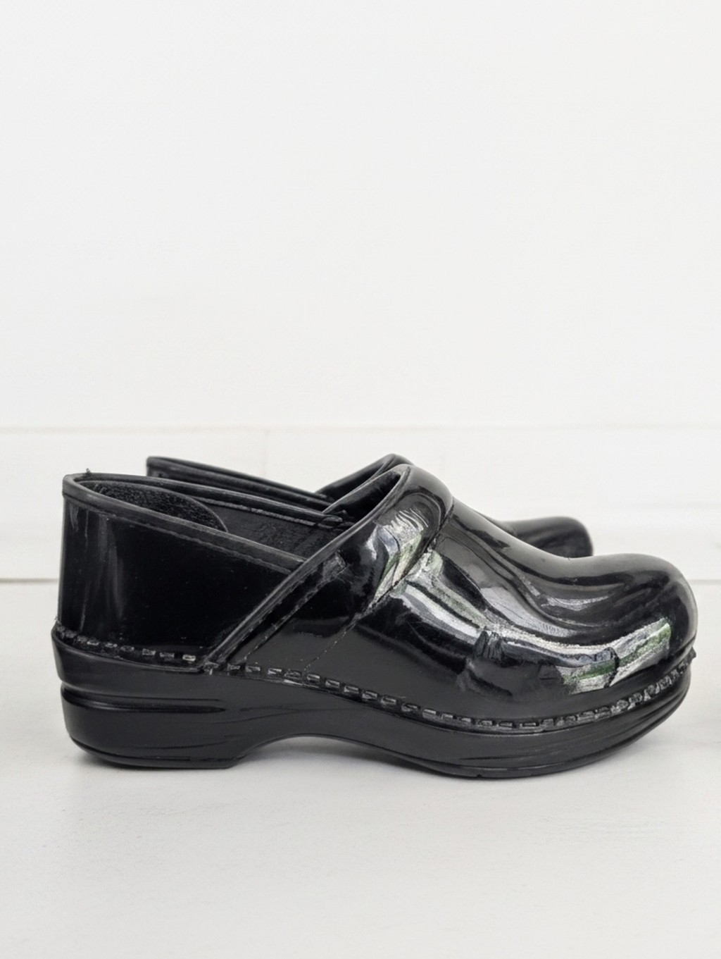 Dansko Black Patent Leather Clog Shoes Size Eu 39 Or Us 8.5